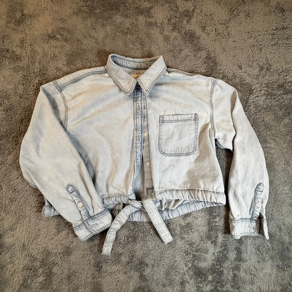 Universal Thread Light Wash Cropped Denim Tie Front Shirt Large